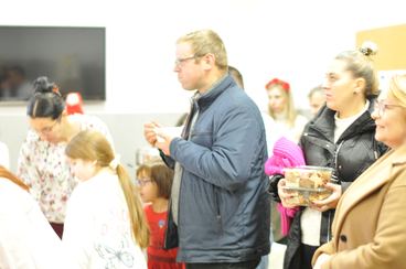 „Z tradycją i ze smakiem” w Ostrówku. Stoiska odwiedziły dziesiątki mieszkańców regionu